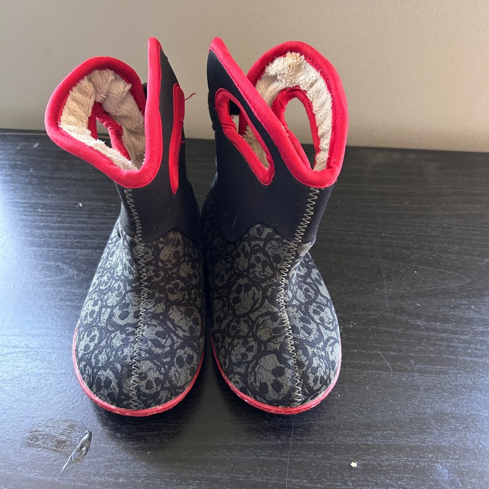 Bogs Baby Skulls Waterproof Insulated Boots Black Red Grey Kids Size 8 71448-009